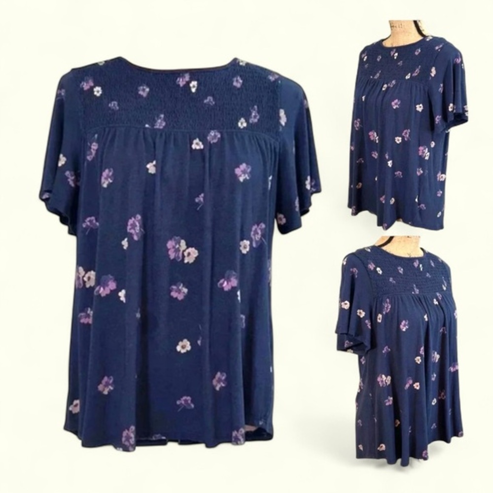 Old Navy Blue Floral Smocked Babydoll Top | Size SP PTP 21” - Picture 10 of 11